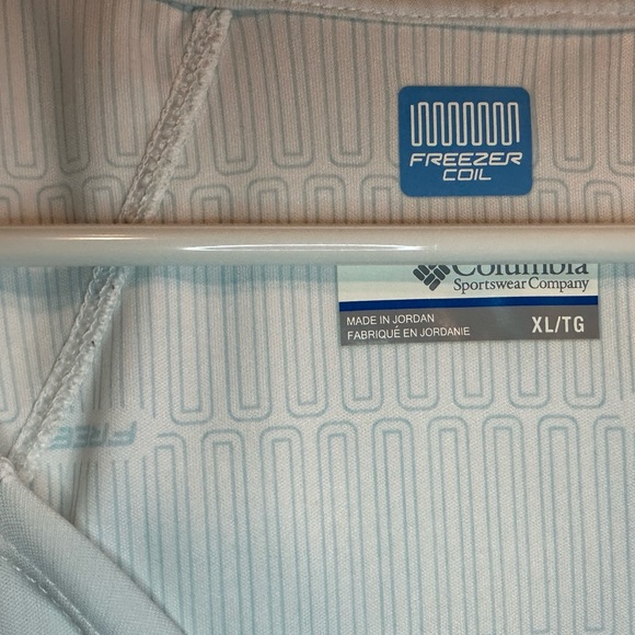 Columbia brand long sleeve hooded tshirt - Picture 2 of 2